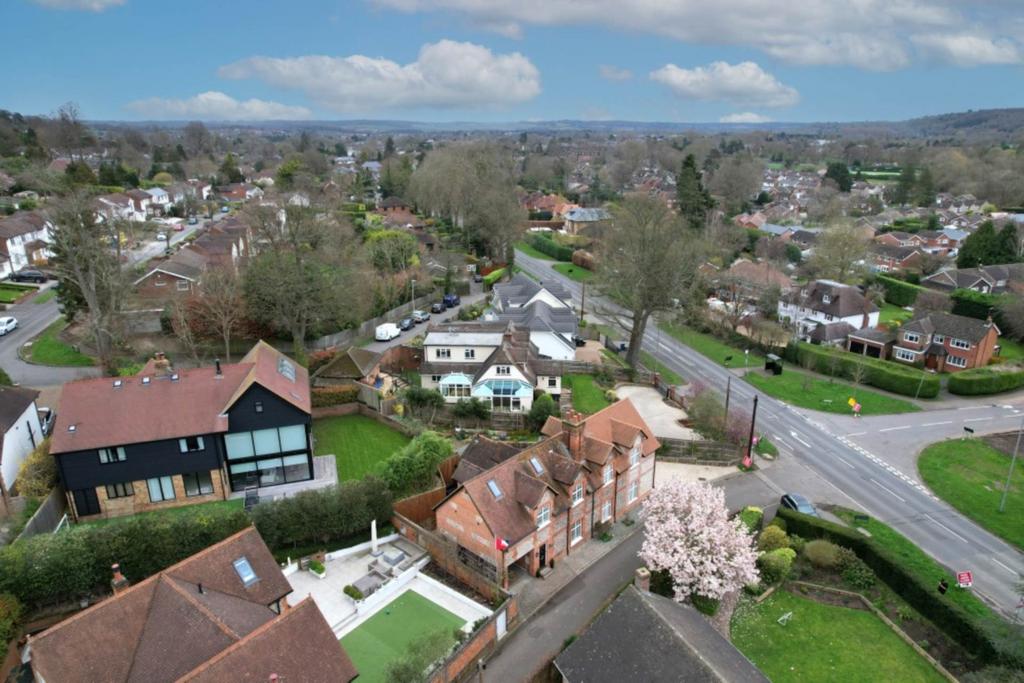 Henley Road, Marlow SL7 3 bed semidetached house for sale £975,000