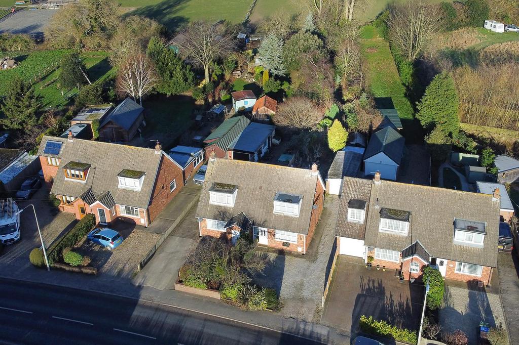 High Street, Holme on Spalding Moor, York, YO43 4EN 2 bed semidetached bungalow for sale £220,000