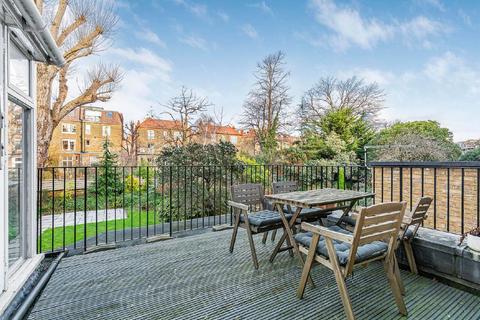3 bedroom flat for sale, Greencroft Gardens, South Hampstead
