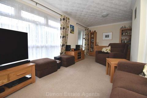 3 bedroom terraced house for sale, The Links, Gosport