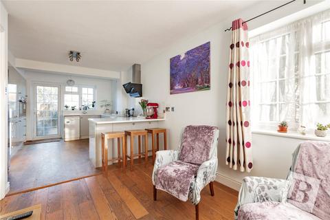 4 Deirdre Close, Wickford, SS12 0AZ