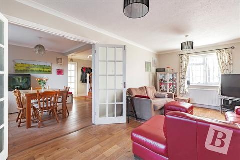 4 Deirdre Close, Wickford, SS12 0AZ