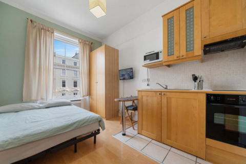 Studio to rent, Belgrave Road, Pimlico, London, SW1V