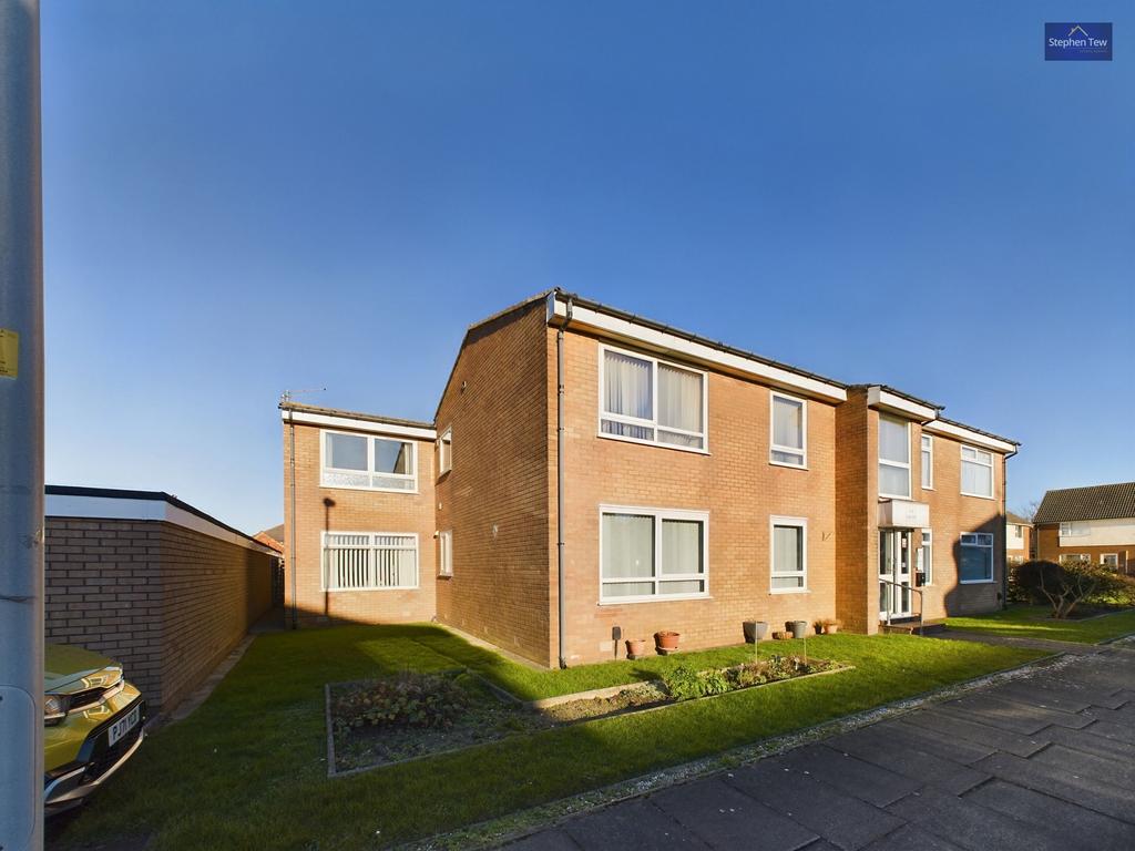 Cairn Grove, Cairn Court Cairn Grove, FY4 1 bed apartment for sale £