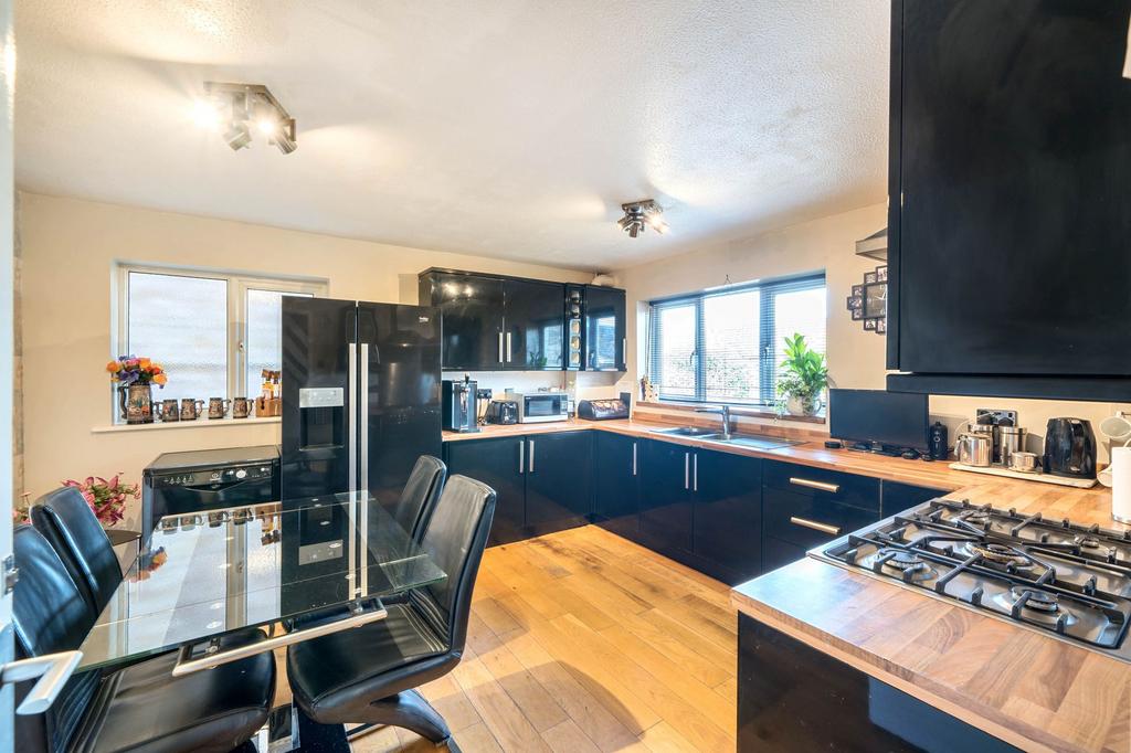 Over Nidd, Harrogate, HG1 3 bed end of terrace house for sale £329,950