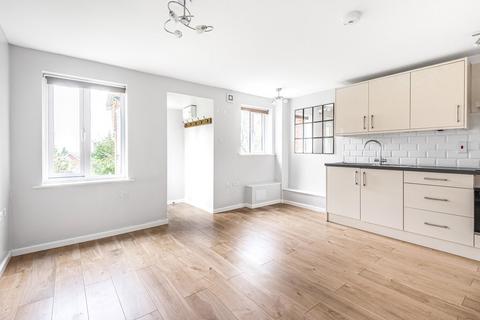 16 Carters Walk, Farnham, GU9 9AY