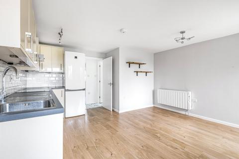 16 Carters Walk, Farnham, GU9 9AY