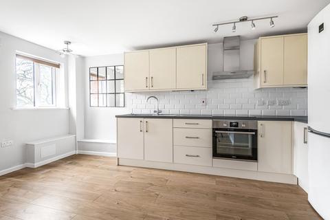 16 Carters Walk, Farnham, GU9 9AY