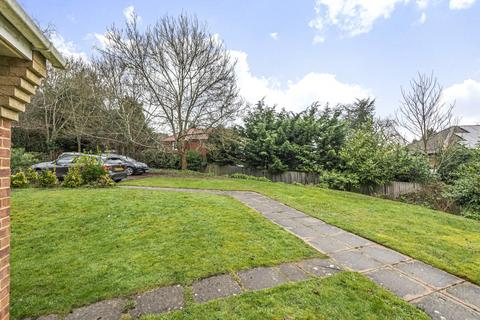 16 Carters Walk, Farnham, GU9 9AY