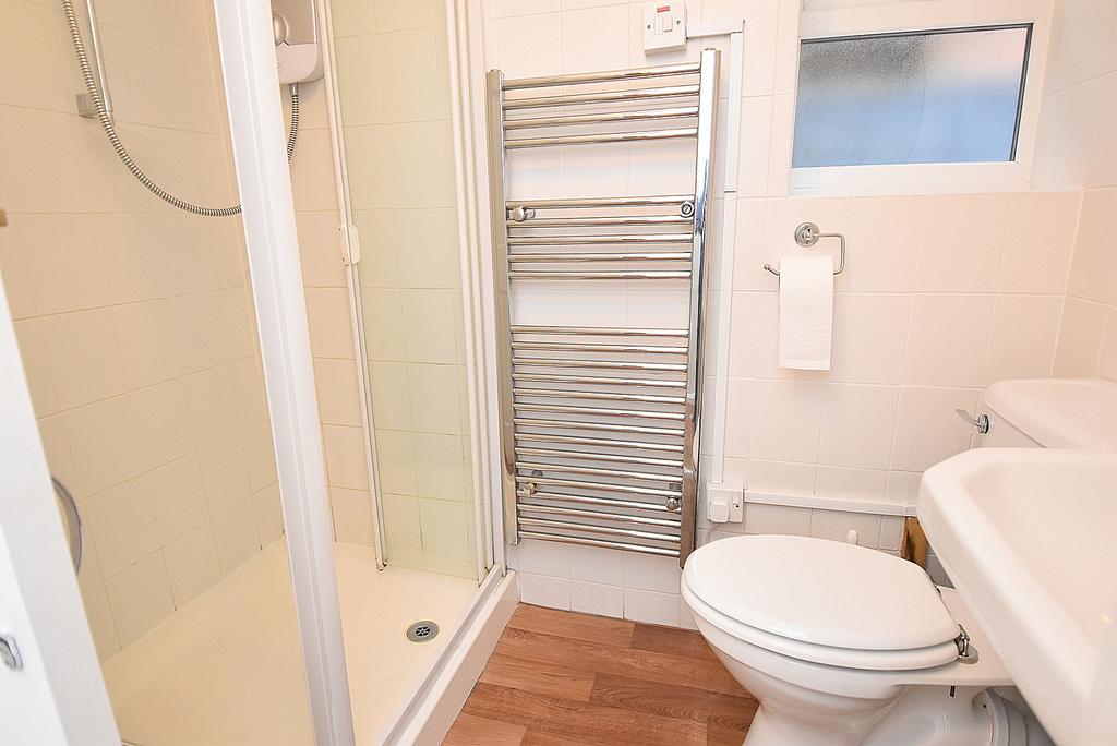 Annexe Shower Room