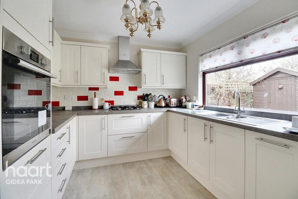 Rosemary Avenue, Romford, RM1 3 bed semidetached house for sale £500,000