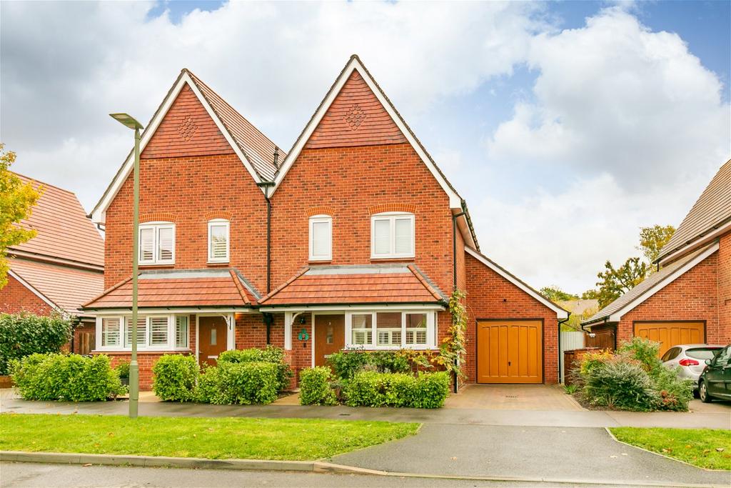 Longhurst Avenue, Cranleigh GU6 3 bed semidetached house for sale £