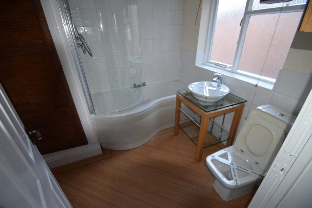 Massie Street, Cheadle, SK8 1DU 1 bed flat £825 pcm (£190 pw)