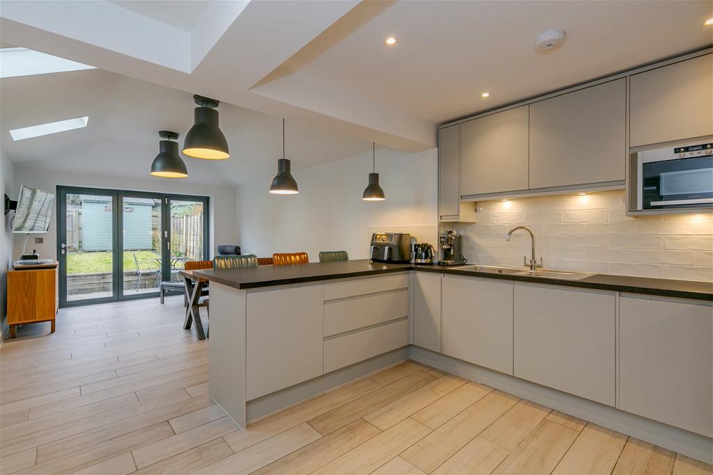 Down Road, Guildford, GU1 3 bed semidetached house for sale £637,000