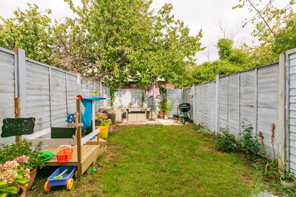 Mitchells Close, Shalford, Guildford GU4 2 bed terraced house for sale