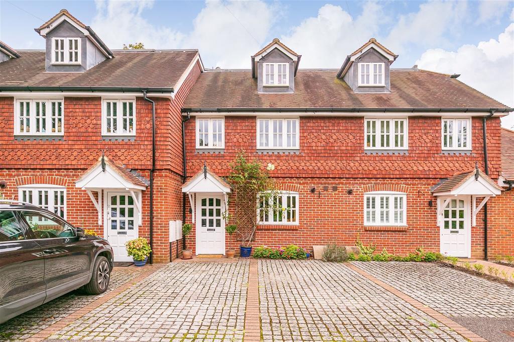 Brook Green, Horsham Road, Shalford, Guildford, Surrey GU4 3 bed