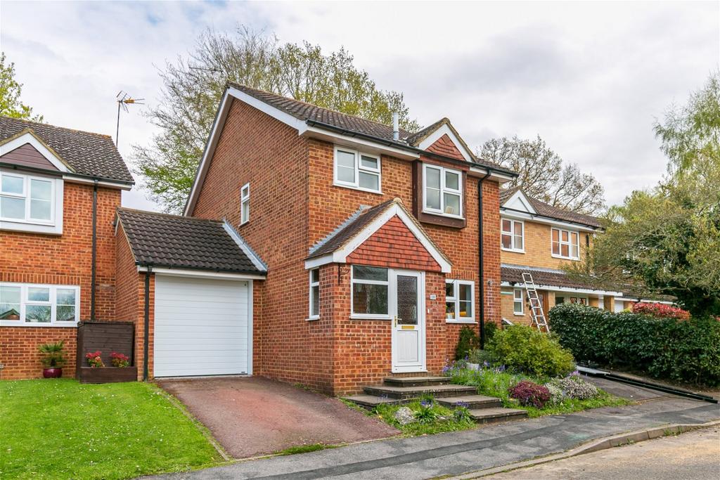College Hill, Godlaming, GU7 1YA 3 bed link detached house for sale £
