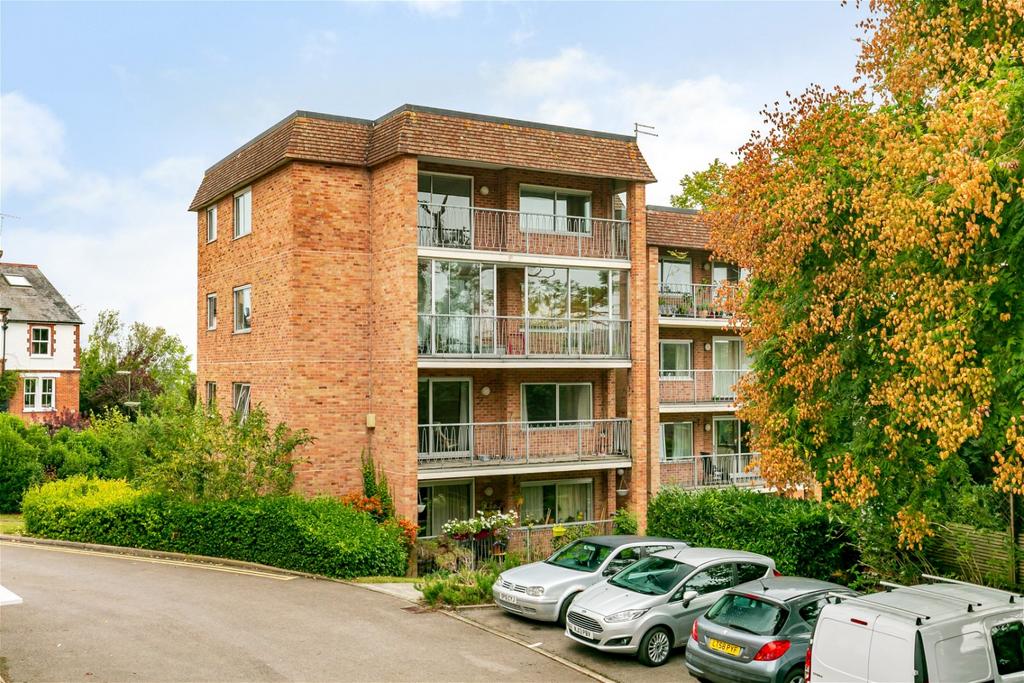 The Mount, Guildford, GU2 2 bed flat for sale £415,000