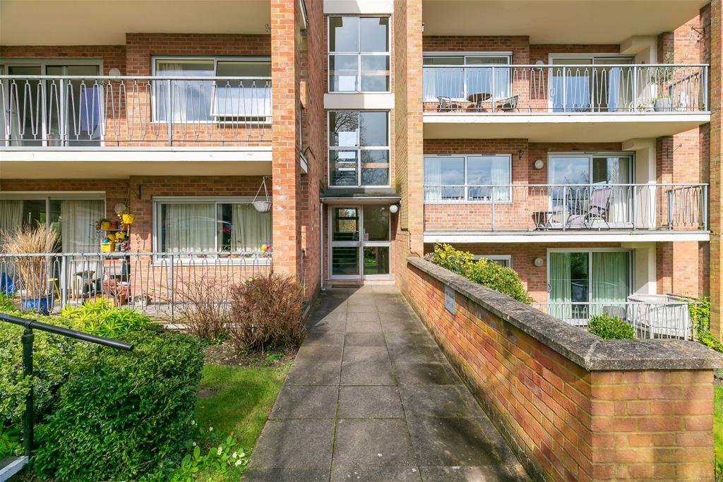 The Mount, Guildford, GU2 2 bed flat for sale £415,000