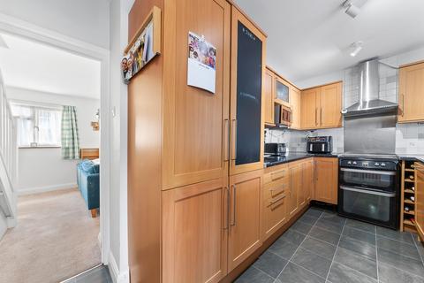 46 Read Road, Ashtead, KT21 2HS