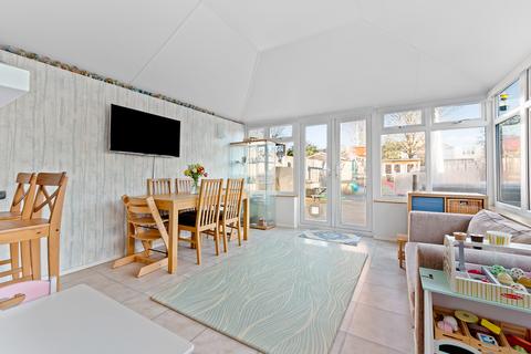 46 Read Road, Ashtead, KT21 2HS