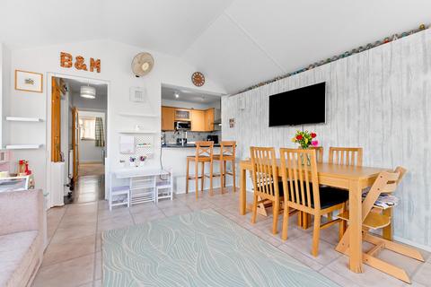 46 Read Road, Ashtead, KT21 2HS