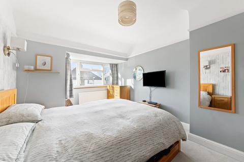 46 Read Road, Ashtead, KT21 2HS