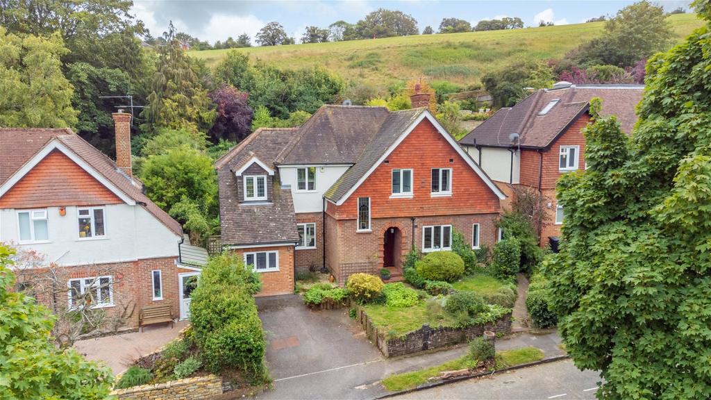Wodeland Avenue, Guildford, GU2 4 bed detached house £1,500,000