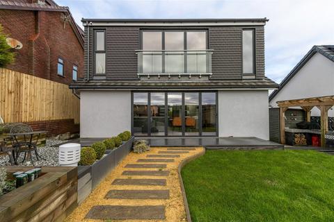 3 bedroom detached house for sale, Broadgate, Dobcross, Saddleworth