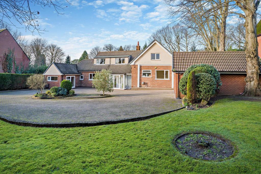 Lindenwood, Sutton Coldfield, West Midlands, B73 5 bed detached house
