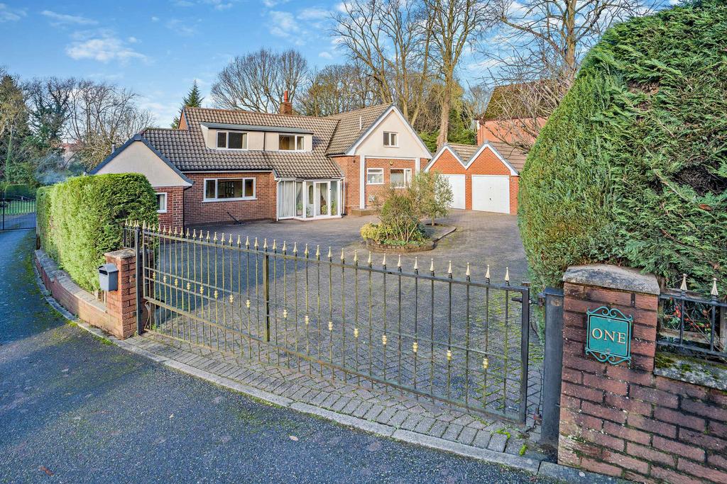 Lindenwood, Sutton Coldfield, West Midlands, B73. 5 bed detached house