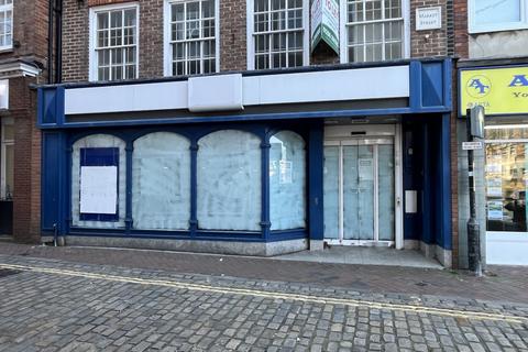 Retail property (high street) to rent, Aylesbury HP20