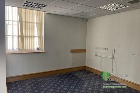 Retail property (high street) to rent, Aylesbury HP20