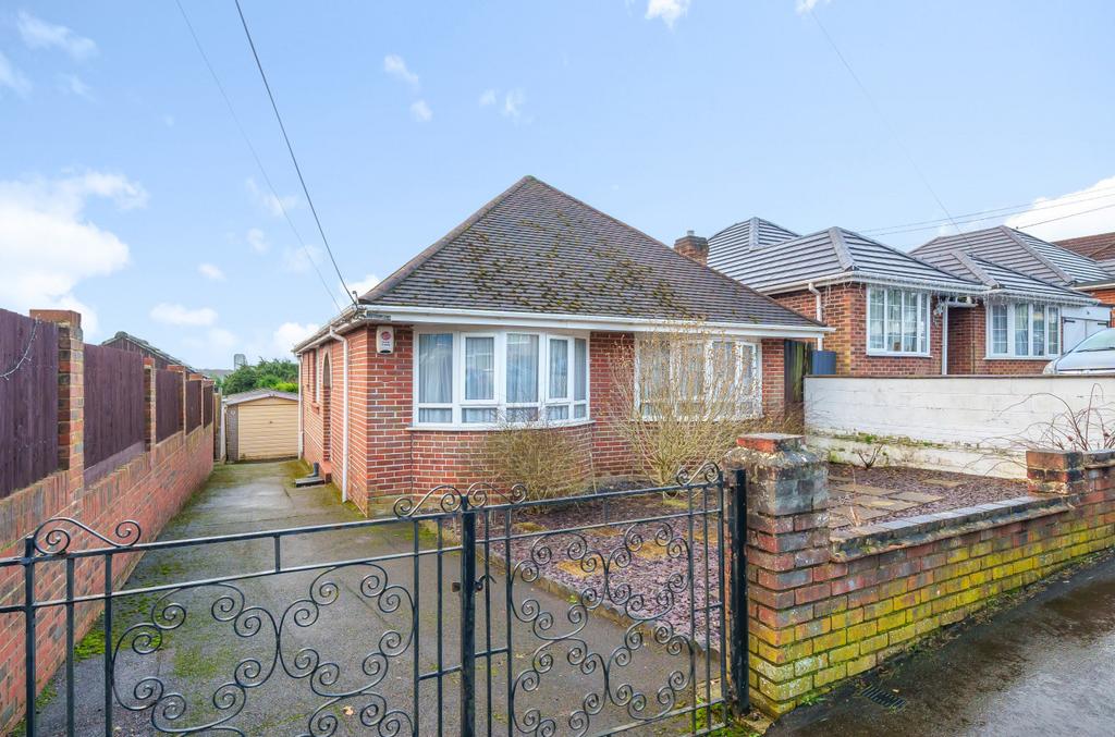 Browning Avenue, Thornhill Park, Southampton, Hampshire, SO19 2 bed