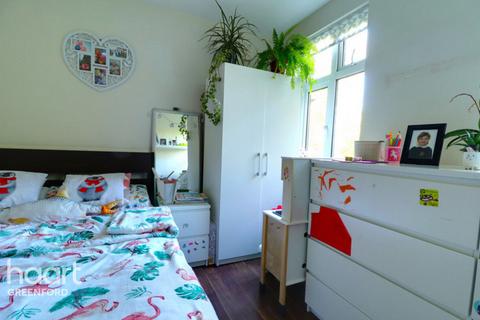 9a Shelley Close, Greenford, UB6 8RT