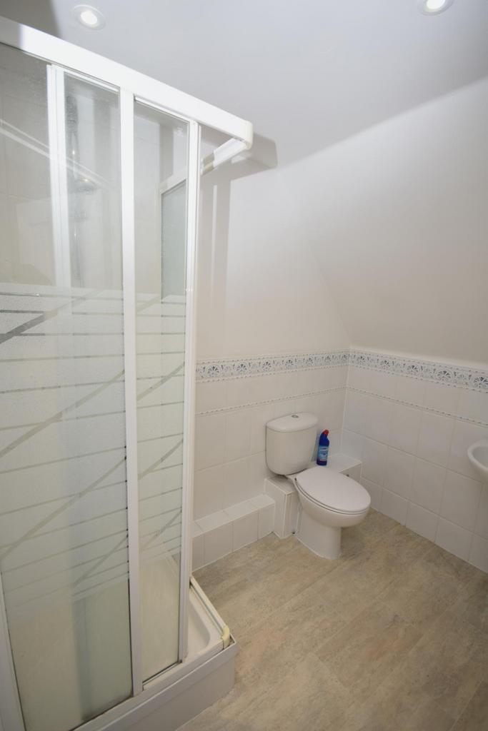 Room 6 En Suite Bathroom