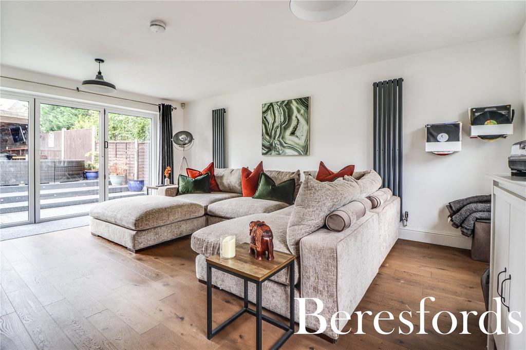 Bunting Lane, Billericay, CM11 3 bed end of terrace house for sale £