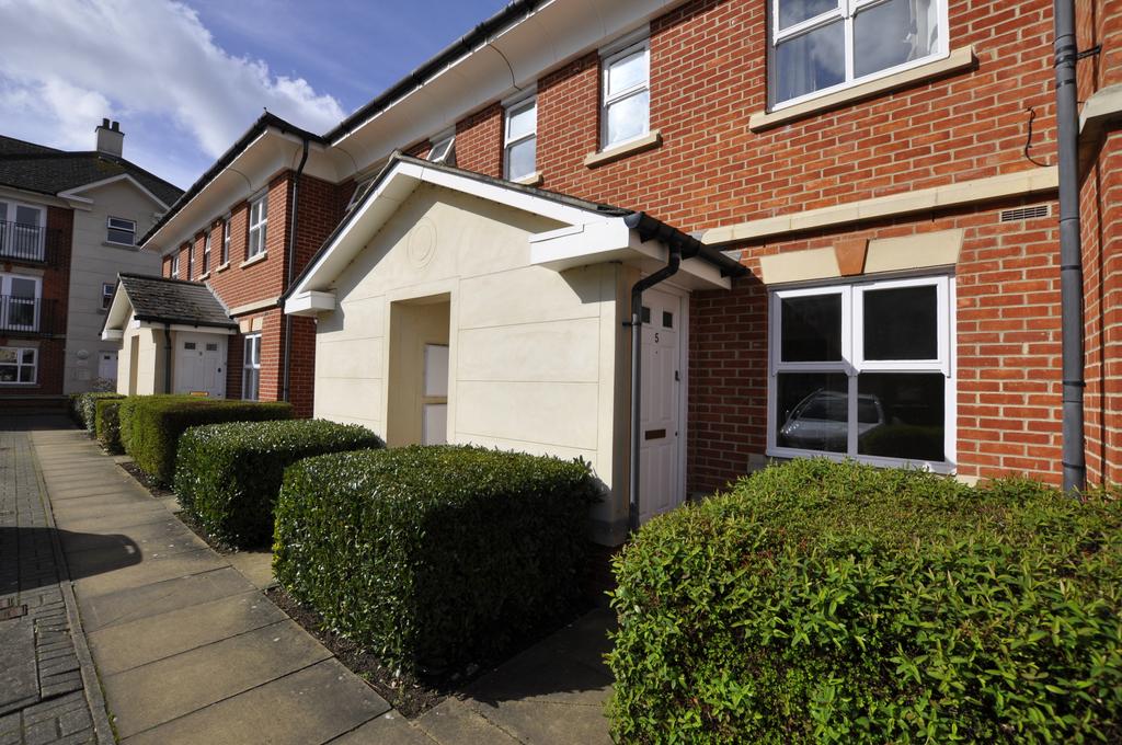 Stapleford Close, Chelmsford 1 bed £950 pcm (£219 pw)