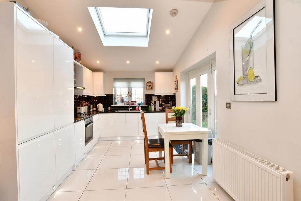 Thrift Green, Brentwood, Essex 2 bed end of terrace house for sale £