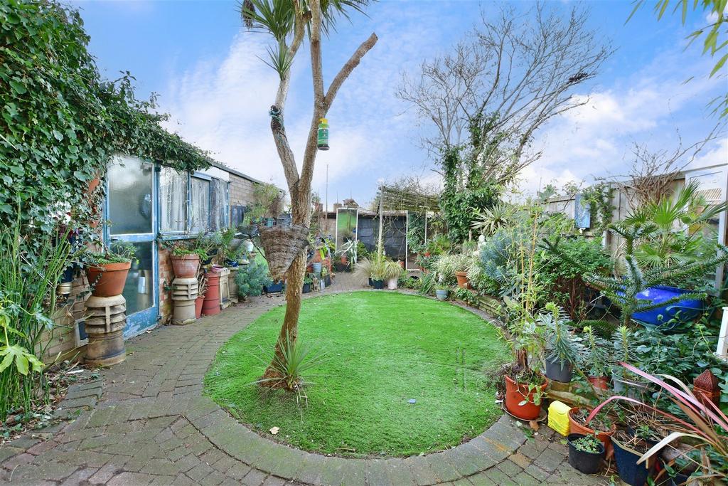 Paprills, Basildon, Essex 3 bed terraced house for sale £350,000