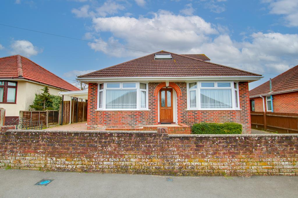 POETS ESTATE! EXTENDED! IMPRESSIVE... 3 bed chalet £365,000