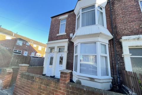 3 bedroom flat for sale, Pollard Street, Lawe Top, South Shields, Tyne and Wear, NE33 2DP