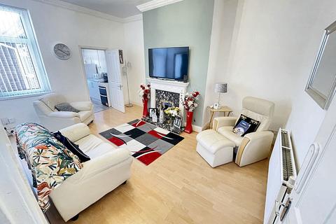 3 bedroom flat for sale, Pollard Street, Lawe Top, South Shields, Tyne and Wear, NE33 2DP
