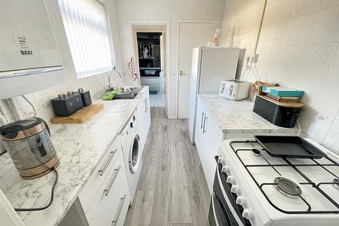 3 bedroom flat for sale, Pollard Street, Lawe Top, South Shields, Tyne and Wear, NE33 2DP