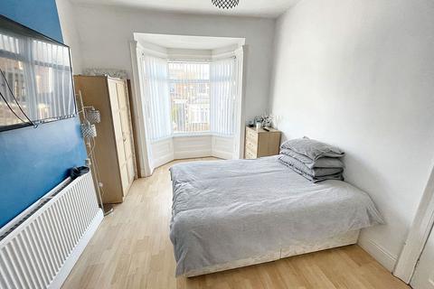 3 bedroom flat for sale, Pollard Street, Lawe Top, South Shields, Tyne and Wear, NE33 2DP