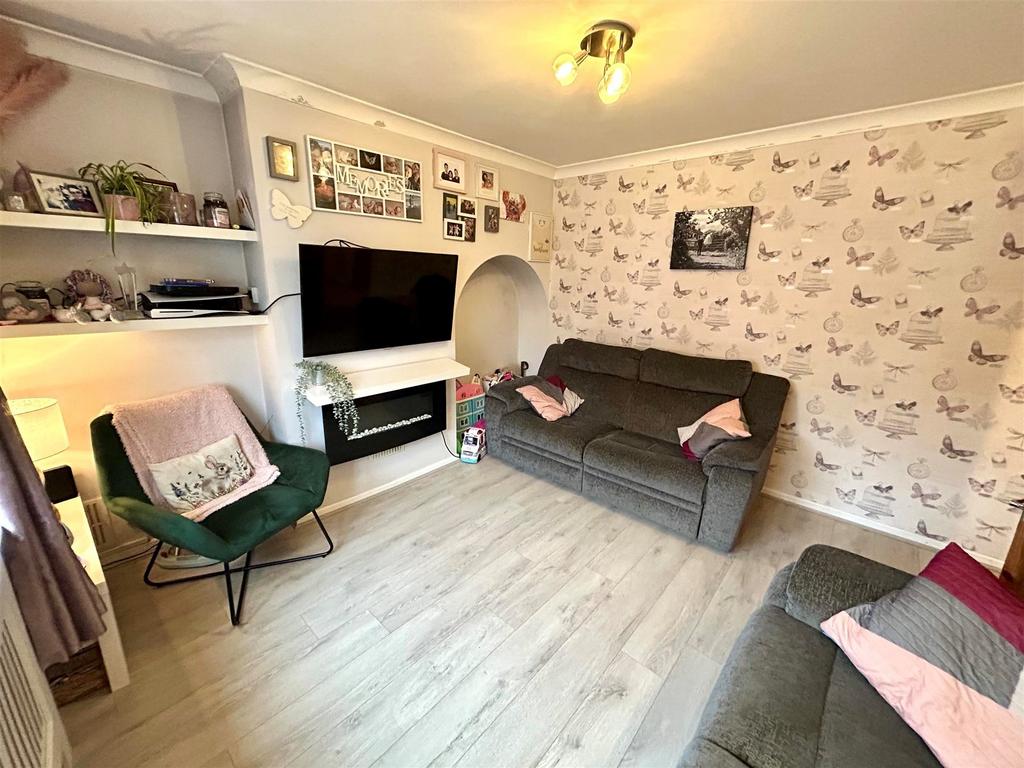 Henry Street, Rainham, Gillingham, Kent 3 bed terraced house for sale ...