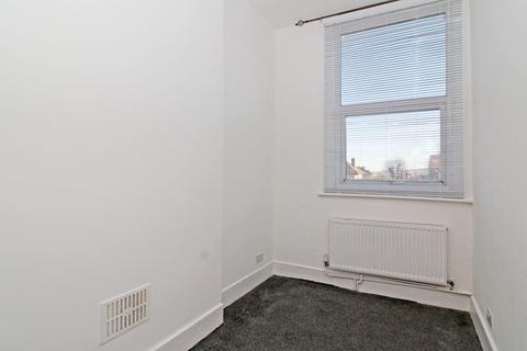 2 bedroom apartment to rent - Hither Green Lane, London