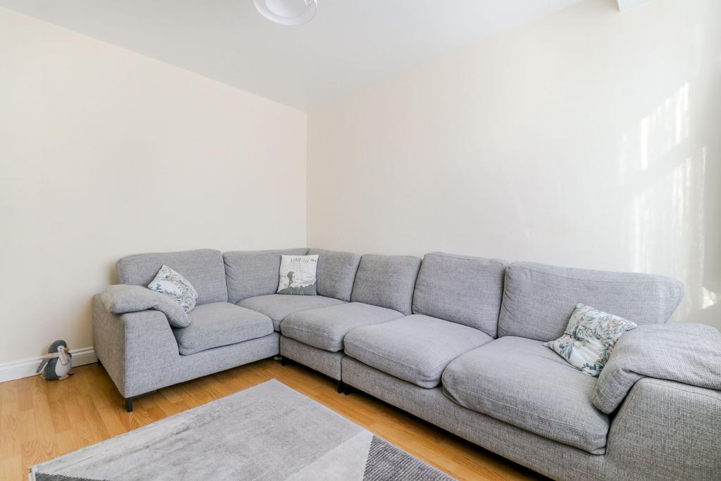 Newbury Avenue, EN3 3 bed house for sale £450,000