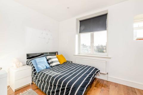 1 bedroom flat for sale, Chiswick High Road, Gunnersbury, London, W4