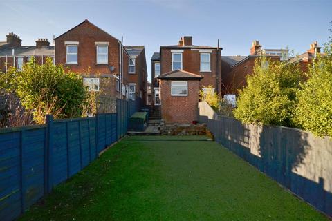 4 bedroom semi-detached house to rent, Cowes, Isle of Wight PO31